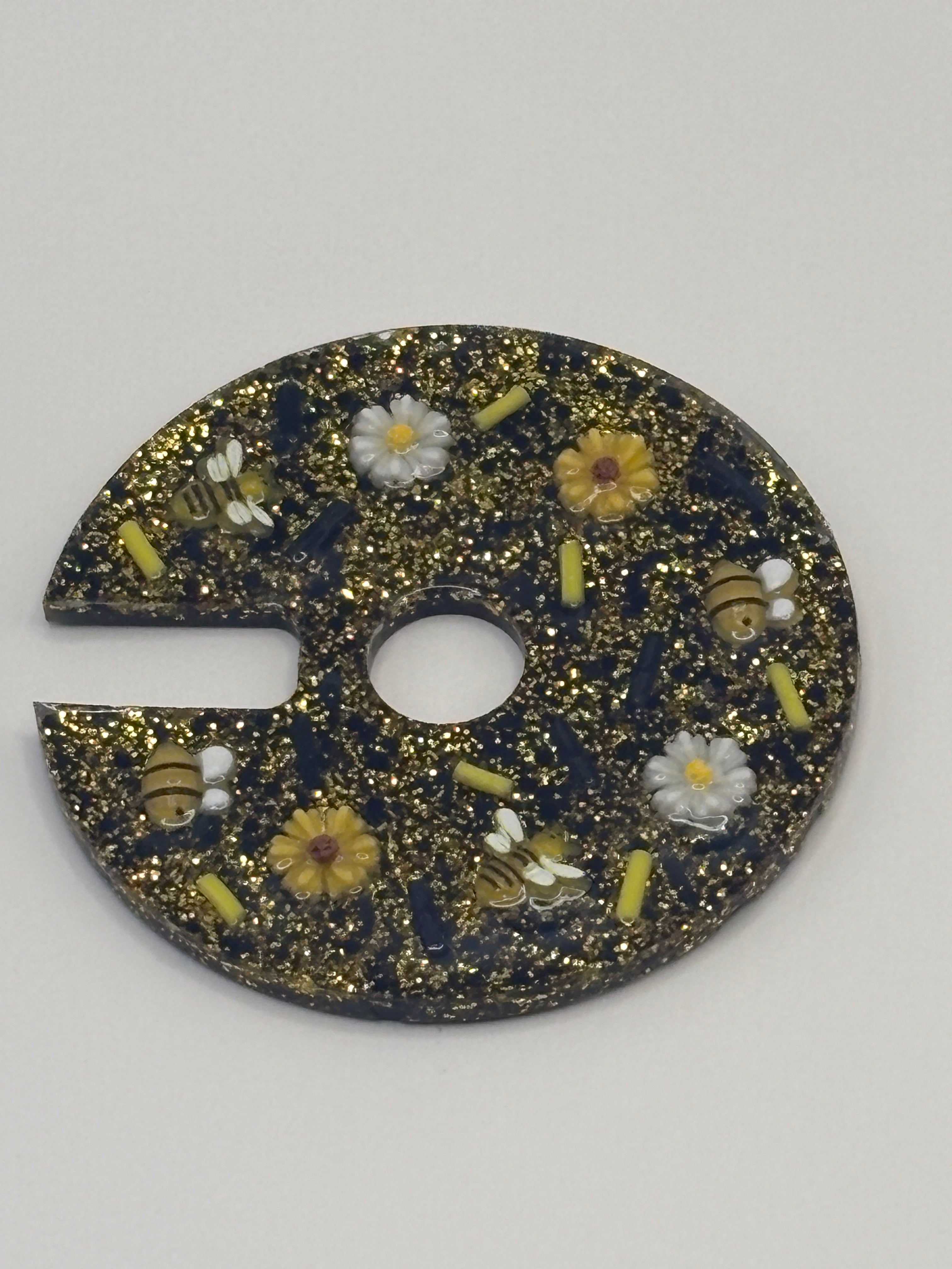 Bee & Daisy Glitter BruMate Era Tumbler Topper | Handmade Resin Floral Cup Accessory | Cottagecore Bee Lid Topper