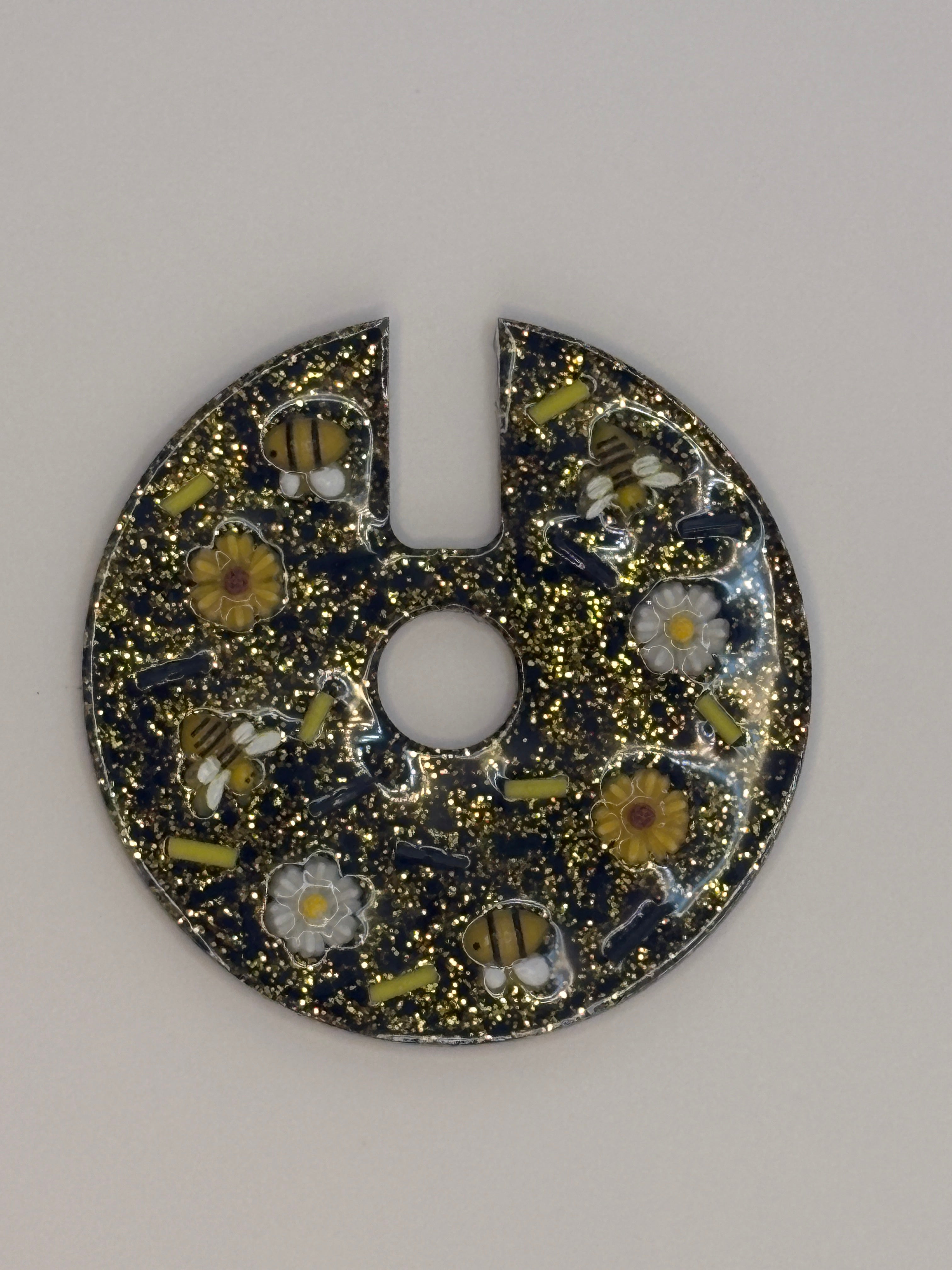 Bee & Daisy Glitter BruMate Era Tumbler Topper | Handmade Resin Floral Cup Accessory | Cottagecore Bee Lid Topper